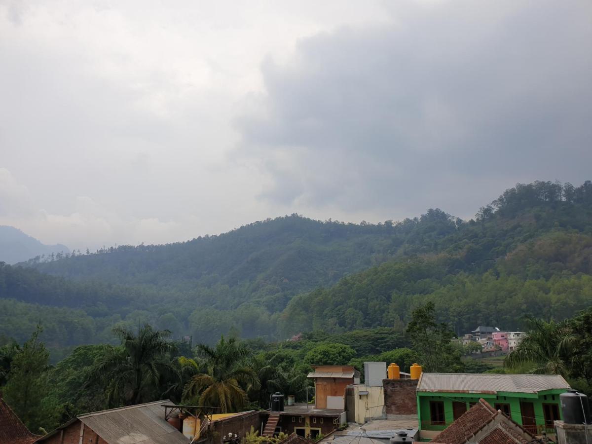 Villa Bukit Cemara Songgoriti Bagian luar foto